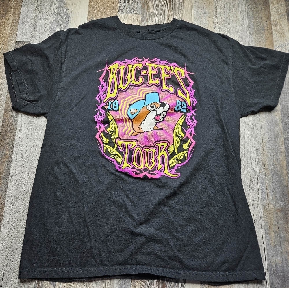 Buc-ee's World Tour tshirt Size 2X